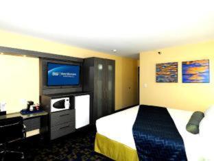 Western Antelope & Hotel Red Bluff